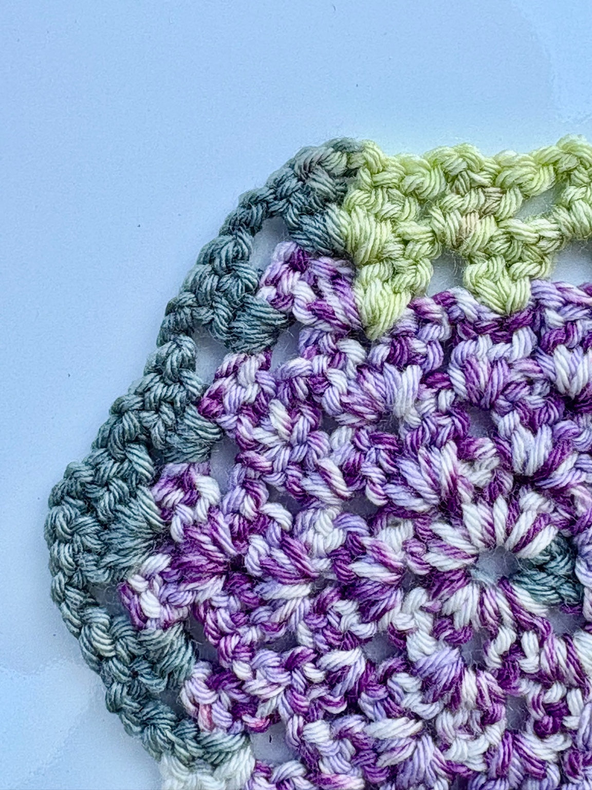 カラフルで可愛い、ハンドメイドのコースター10枚セットです