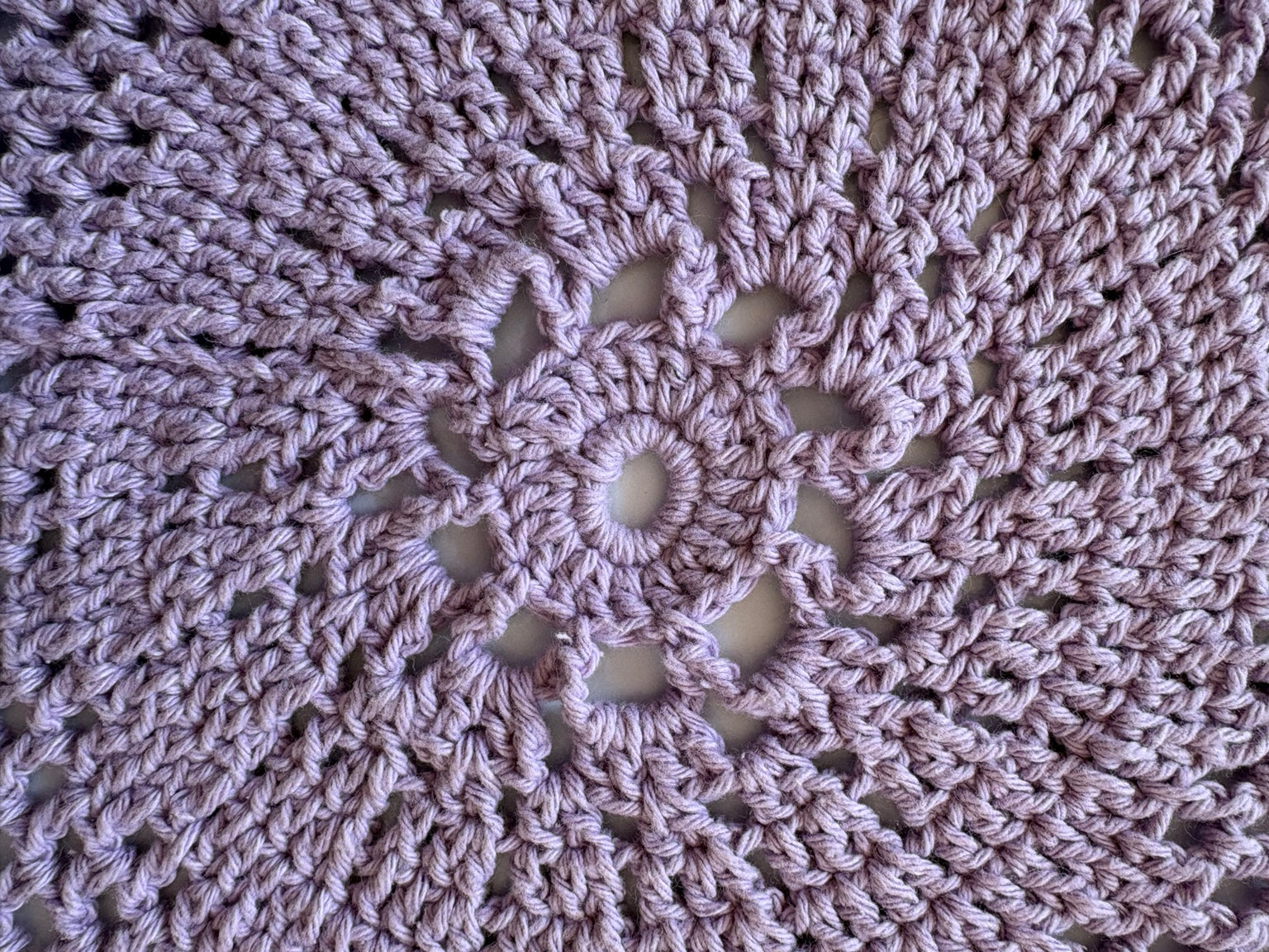 直径60cm ハンドメイドかぎ針編みテーブルクロス 上品なライラックカラー